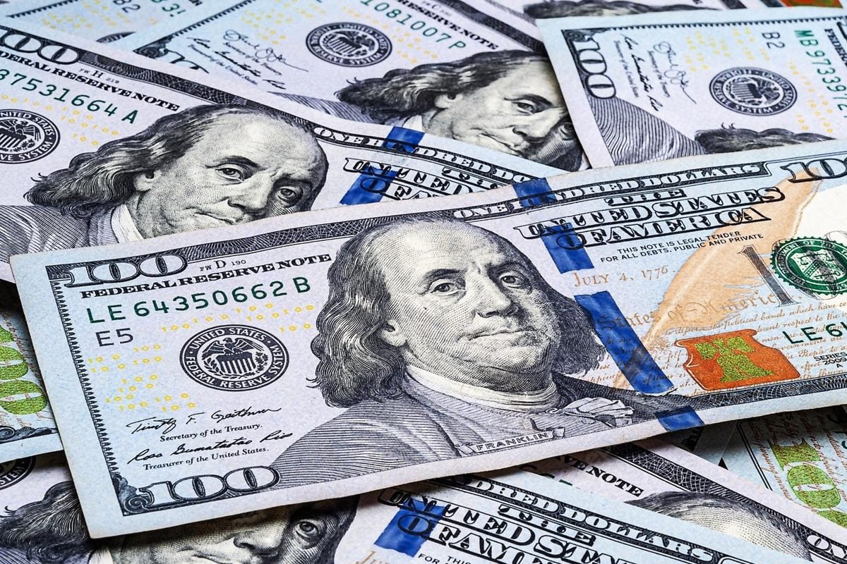 ارتفاع الدولار في بداية تعاملات اليوم الأحد 20-10-2024.. الأخضر بكام؟