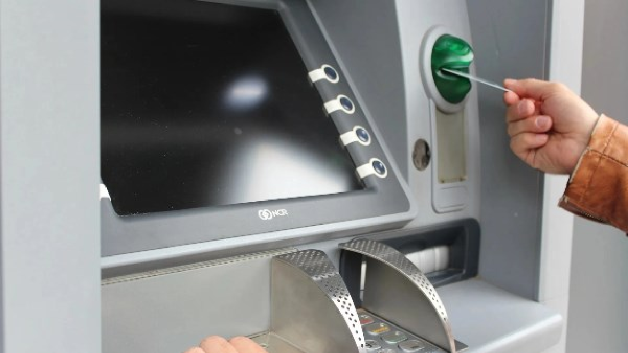 تفاصيل حدود السحب من البنوك وماكينات ATM وتطبيق إنستاباي بعد قرارات البنك المركزي