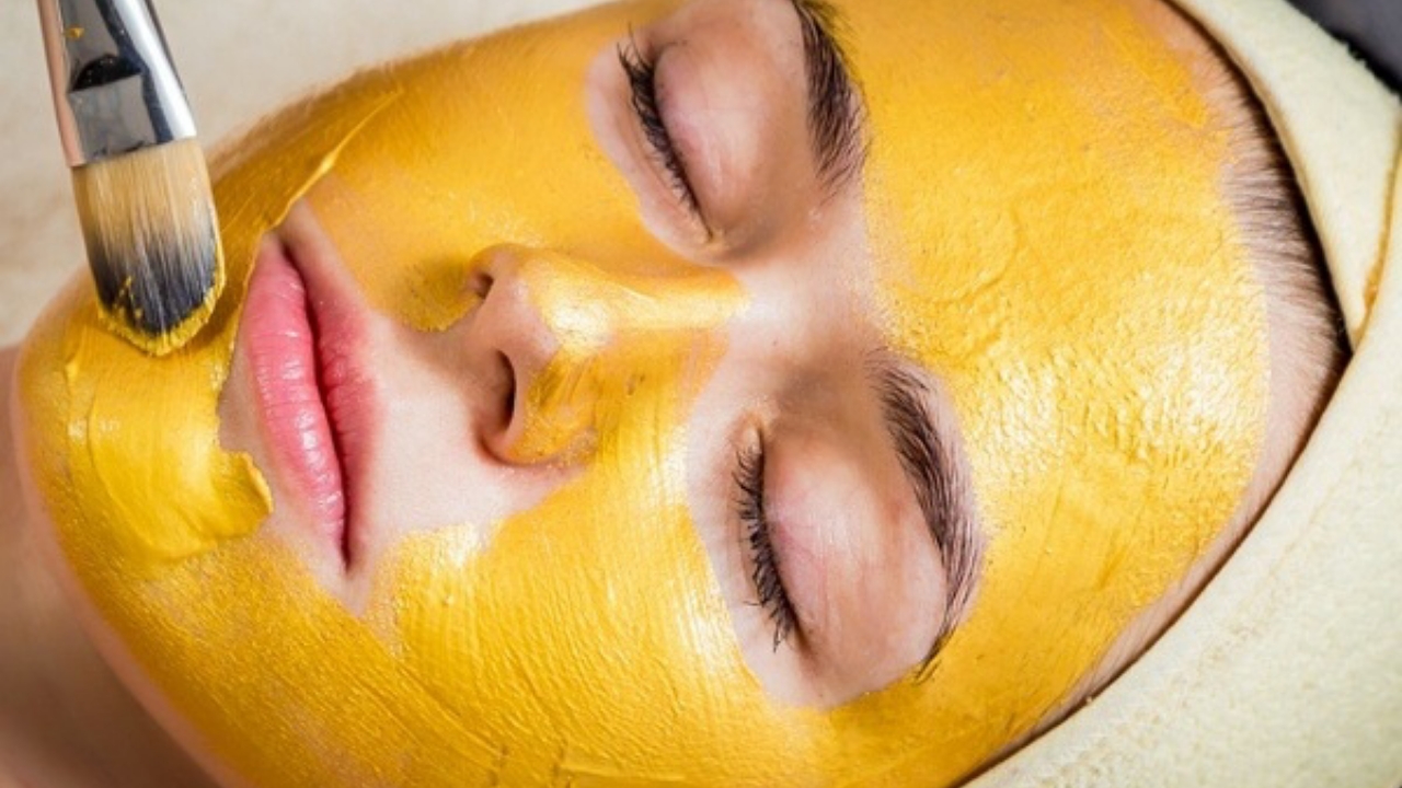 “هتكوني منورة زي القمر” 4 ماسكات طبيعية لتفتيح البشرة وتوحيد اللون .. النتائج مبهرة