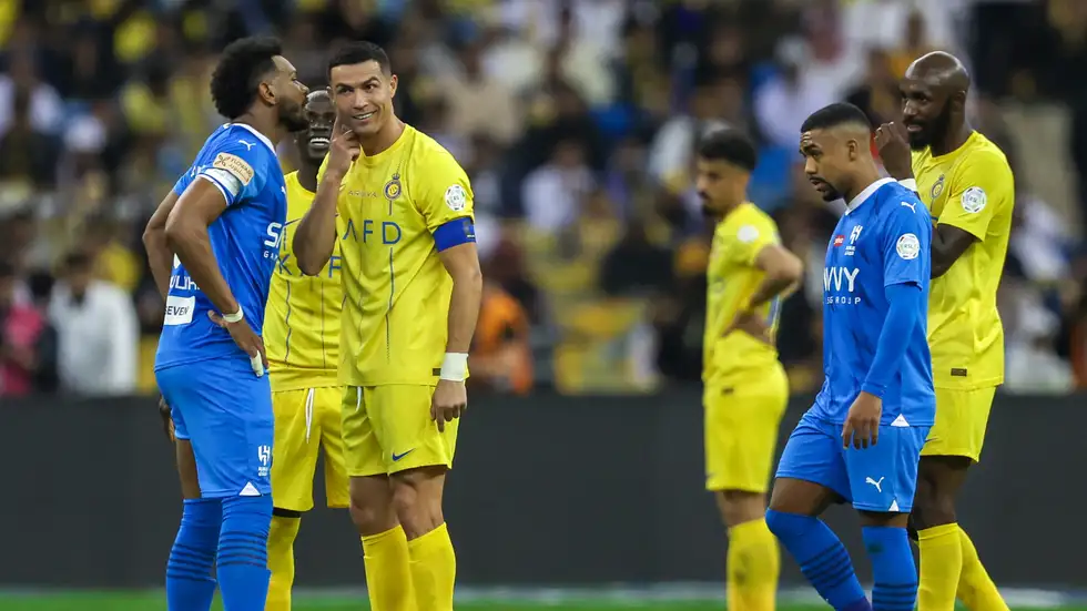 متى مباراة الهلال والنصر اليوم والتشكيل المتوقع.. هل الكلاسيكو السعودي يحسم الصدارة؟